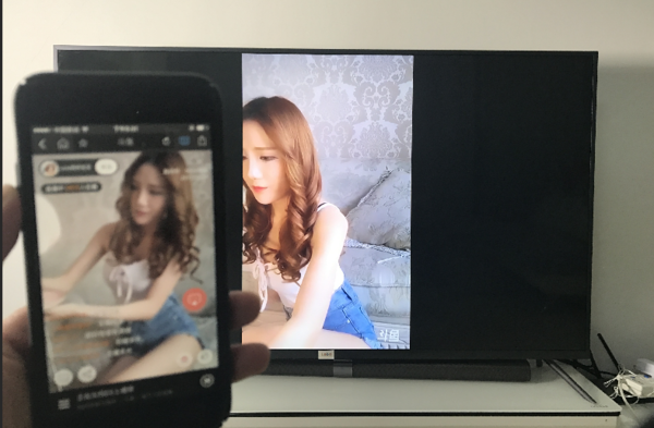 哪个软件支持手机直播投屏到智能电视上?