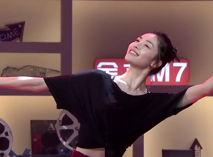 《 芳华》 演员钟楚曦隋源秀舞技