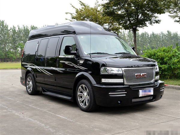 是gmc吧.美国品牌,专造大型商务车,皮卡等.