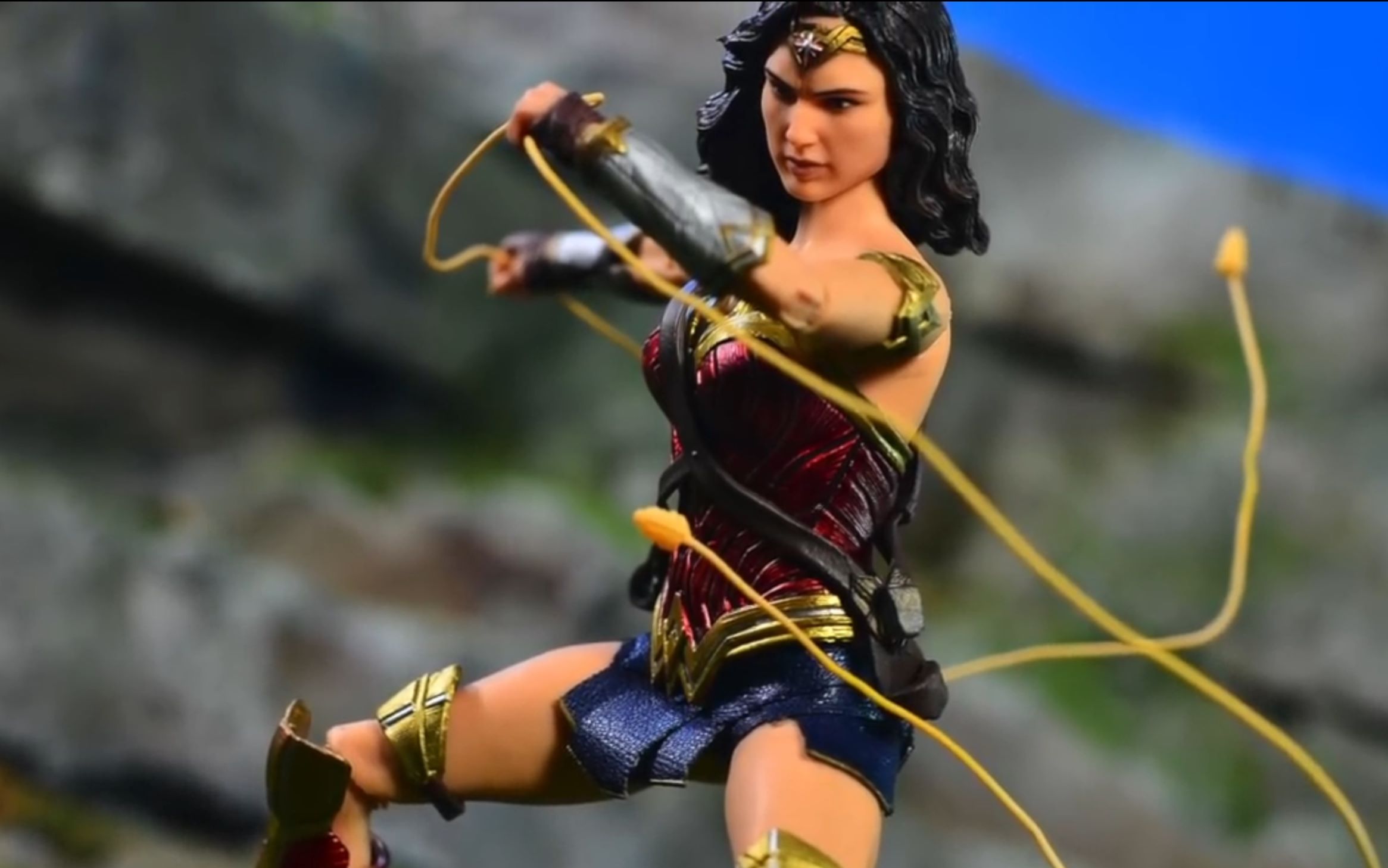 [图]神奇女侠 Mezco One 12 Collective Wonder Woman Review