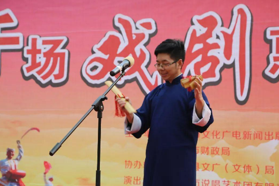 扩展资料: 快板是一种传统说唱艺术,属于中国曲艺韵诵类曲种.