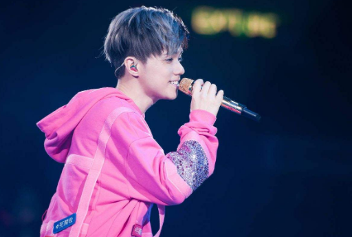 歌曲:《酷爱》2113 作词:林夕5261 谱曲:vincent chow 演唱:张敬轩