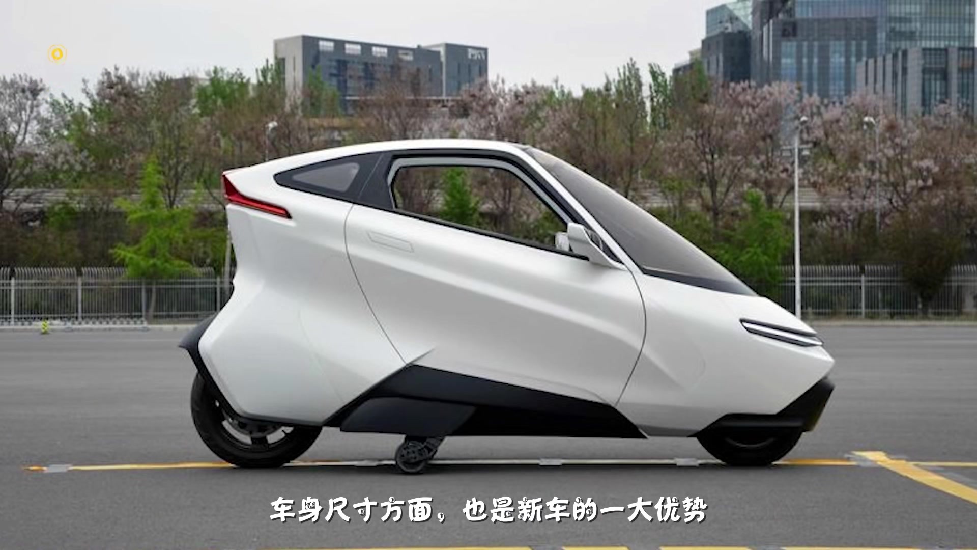 国产"双轮汽车"到来,配陀螺仪,怎么开都不倒