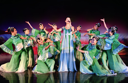 陕北民歌种类是很多的,其中有四季歌,五更调,揽工调,酒歌,秧歌,劳动