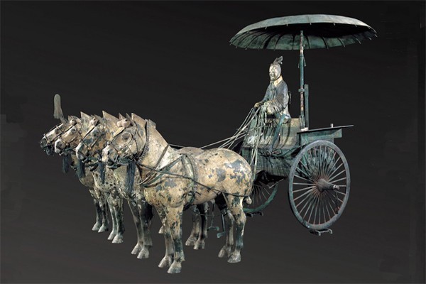 秦始皇以小篆统一六国文字,为何出土秦朝文物上文字以隶书居多?