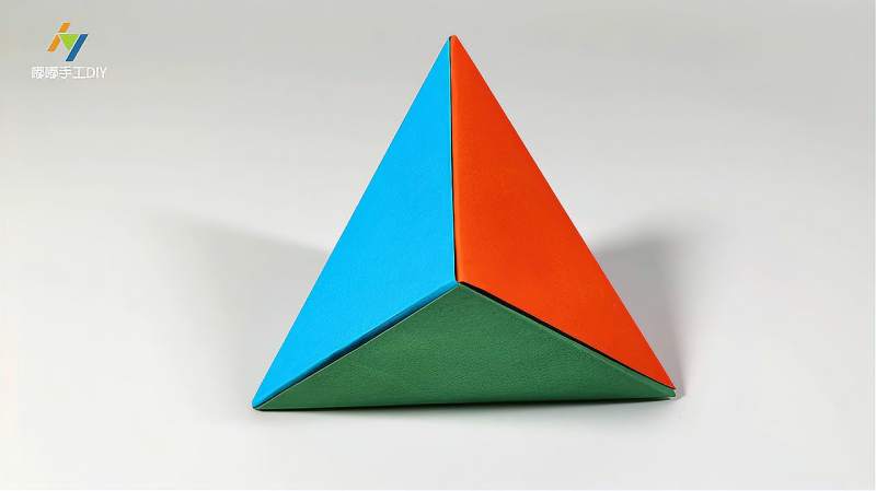 手工作业有着落了好看视频上传时间:1年前时长:01:45三角形的六面体