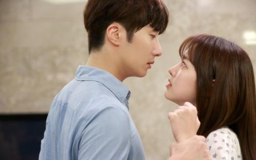 谁有丁一宇演的爱情与谎言的百度云,带中字的,是泰剧