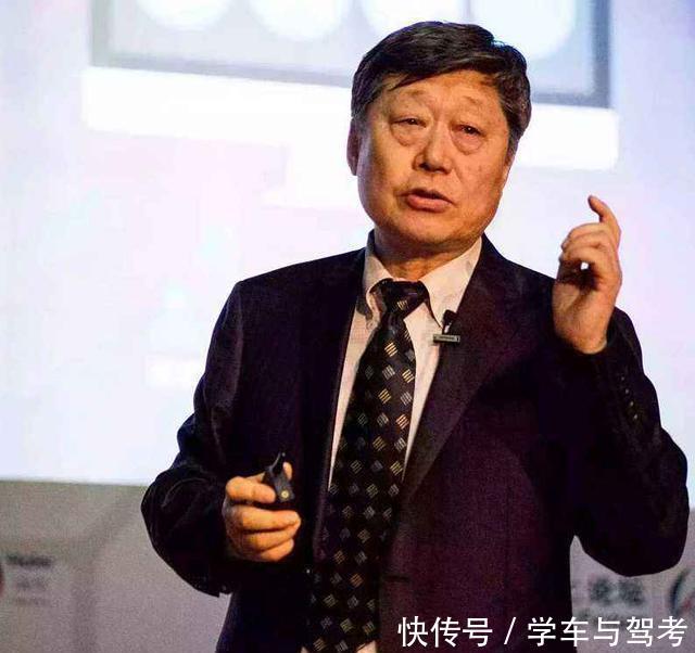 他是一名企业家