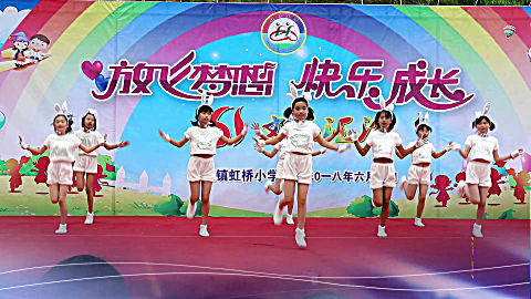 《兔子舞》小学生的表演太靓了