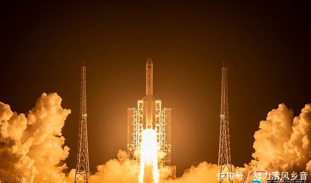 长征5运载火箭发射瞬间