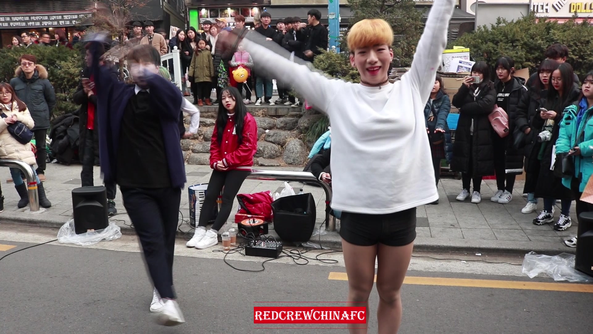 【redcrew】弘大街头演出 翻跳 twice heart shacker