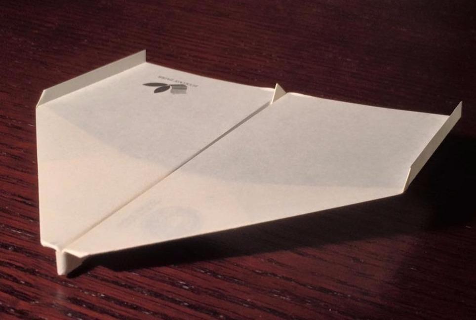 世界上第一名的纸飞机图片