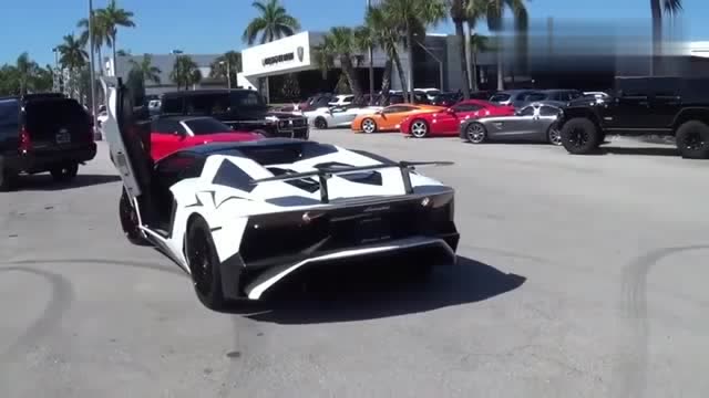 兰博基尼敞篷版 750sv,这优美的线条,这声音真是绝了