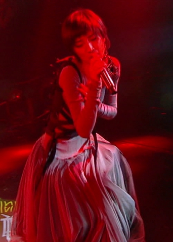 大胆颠覆,苏诗丁《红眼睛》魅惑曲风性感慵懒,美醉了