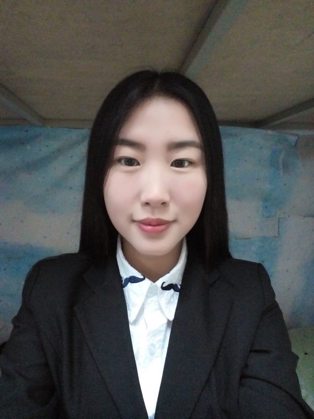 麻烦大家帮帮忙将这张照片做成红底小一寸