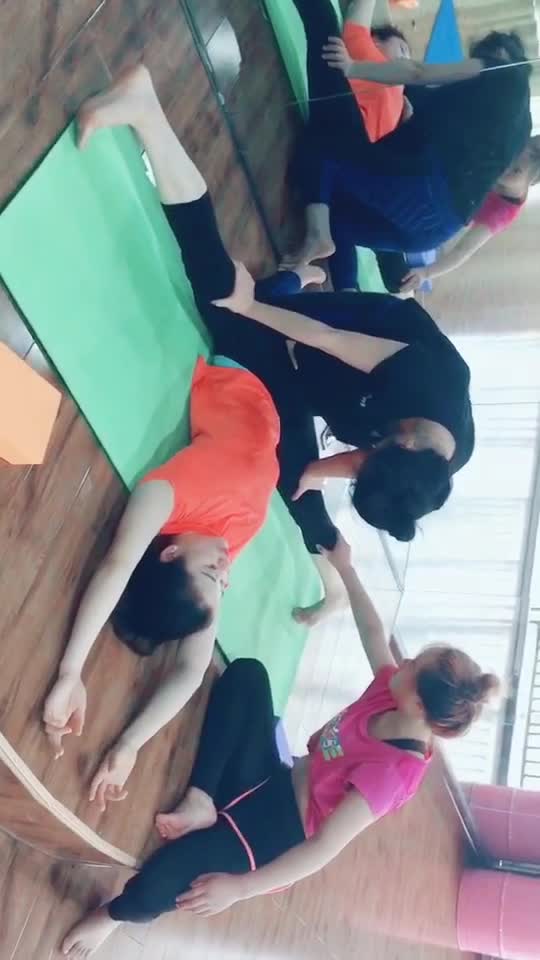  b>瑜伽 /b>班开虐～ b>拉韧带 /b>