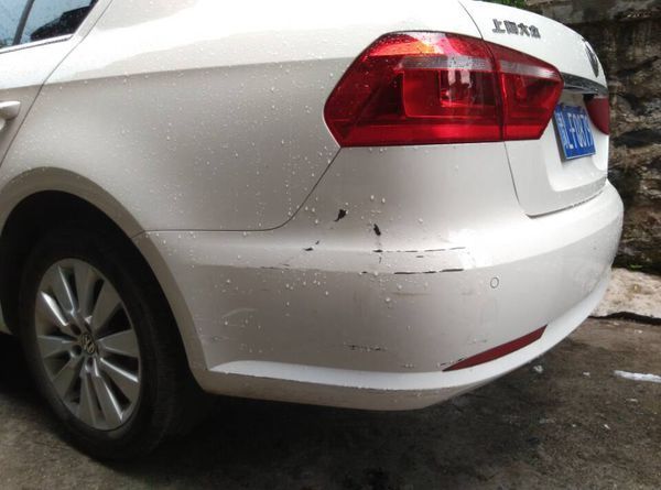 大众车刮花了补漆要多少钱?急,在线等。