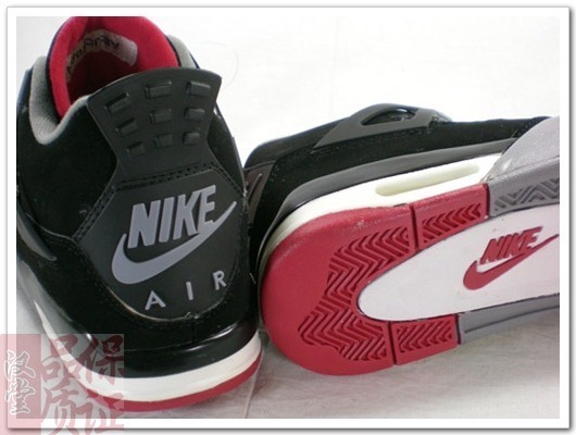 乔丹鞋 鞋底上竟然是耐克标志 不知道是不是正