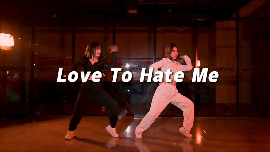 [图]夏橙&COCO翻跳《Love To Hate Me》|黑与白的极致碰撞