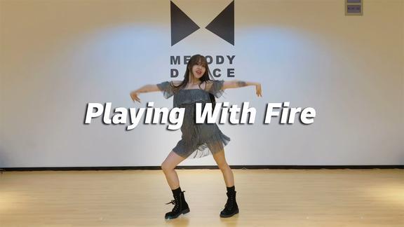 [图]小麦 cover《Playing With Fire(玩火)》,怦然心动