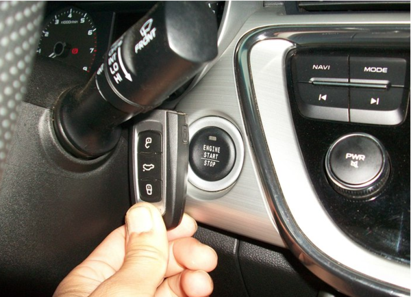 吉利帝豪车的遥控器钥匙电池如何更换?求图解