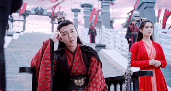 扩展资料: 角色介绍 1,贺鹏饰演温晁,温若寒之子