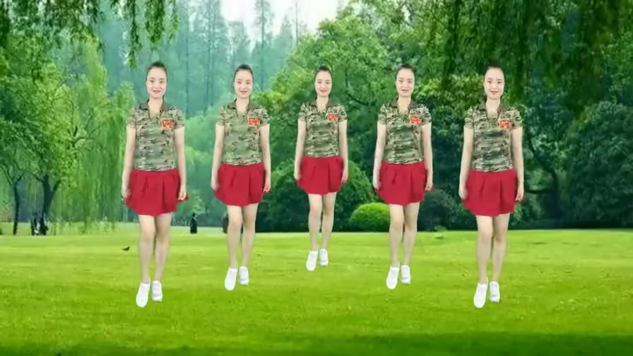 [图]广场舞《花开情脉脉》爱情如花多甜蜜,歌曲好听醉心