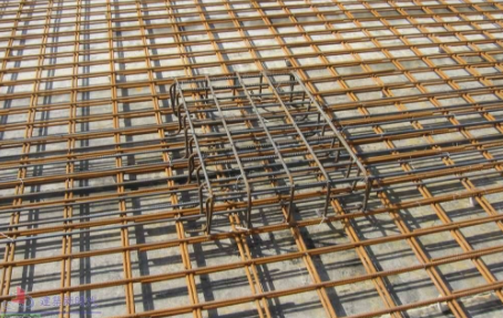 跨度多大的板,需要设置温度钢筋,最好有标准出处,谢谢