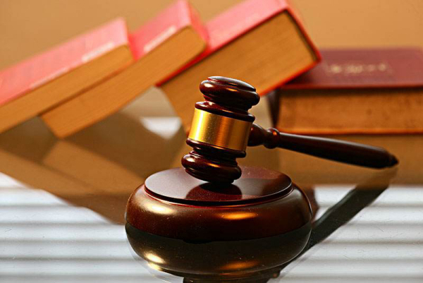 一般是用花梨木制作,颜色为深棕色.