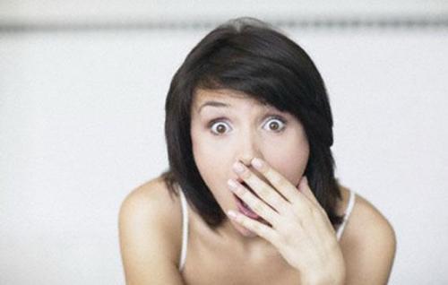 总感觉胸口有气往上顶,还时不时想打嗝,有时候