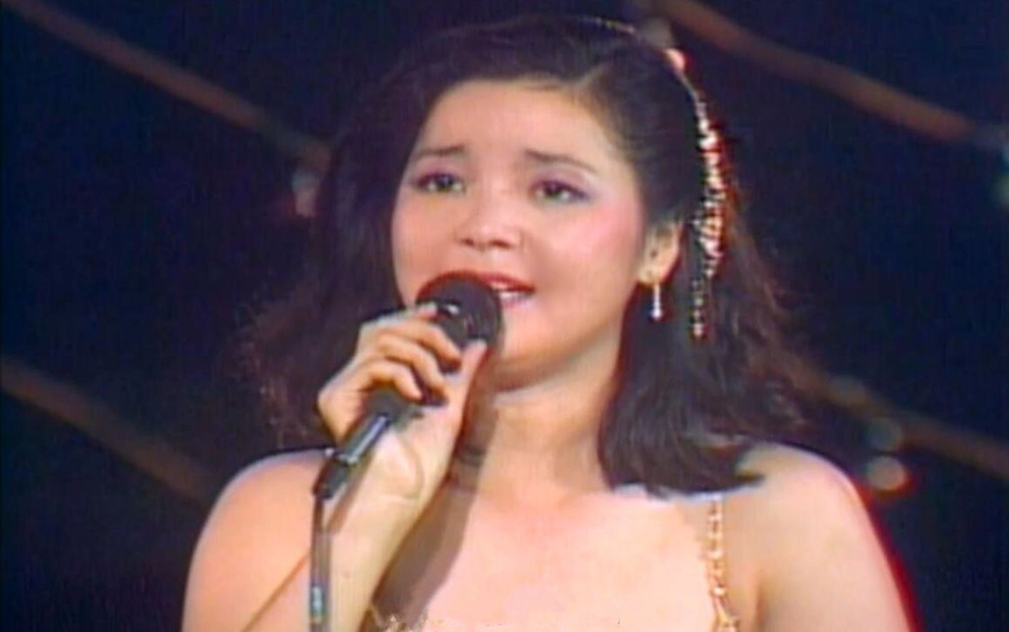 [电影主题曲~]邓丽君  假如我是真的 中秋月光晚会 live~现场版