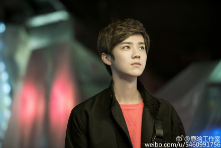 鹿哥封印MV中的女生是谁啊。