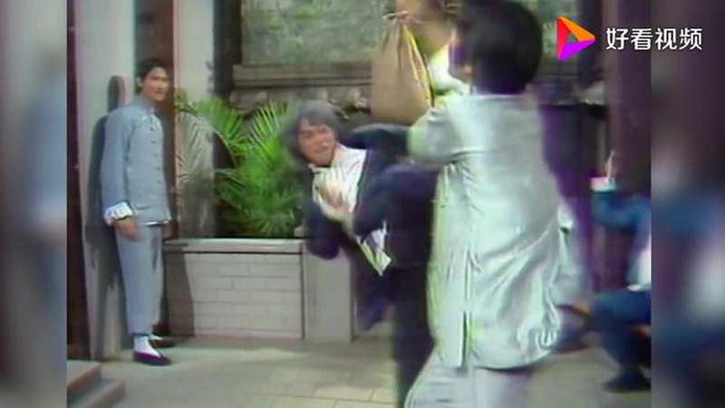 [图]梁小龙用三节棍爆打虹口道场独眼龙,1977年他饰演霍元甲也够拼的