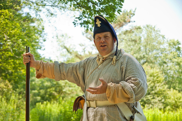 竖中指在历史上什么时候成了骂人的手势?