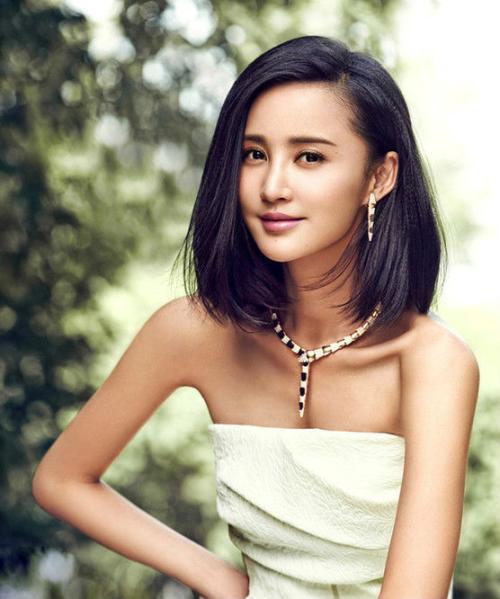 电影《人在囧途中》"女骗子"女老师的扮演者是演员张歆艺