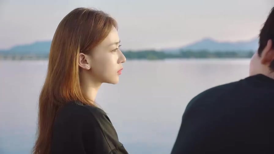 《青春 创世纪》蒋哲洋带钱希西在江边散步 多希望带给她快乐的人是