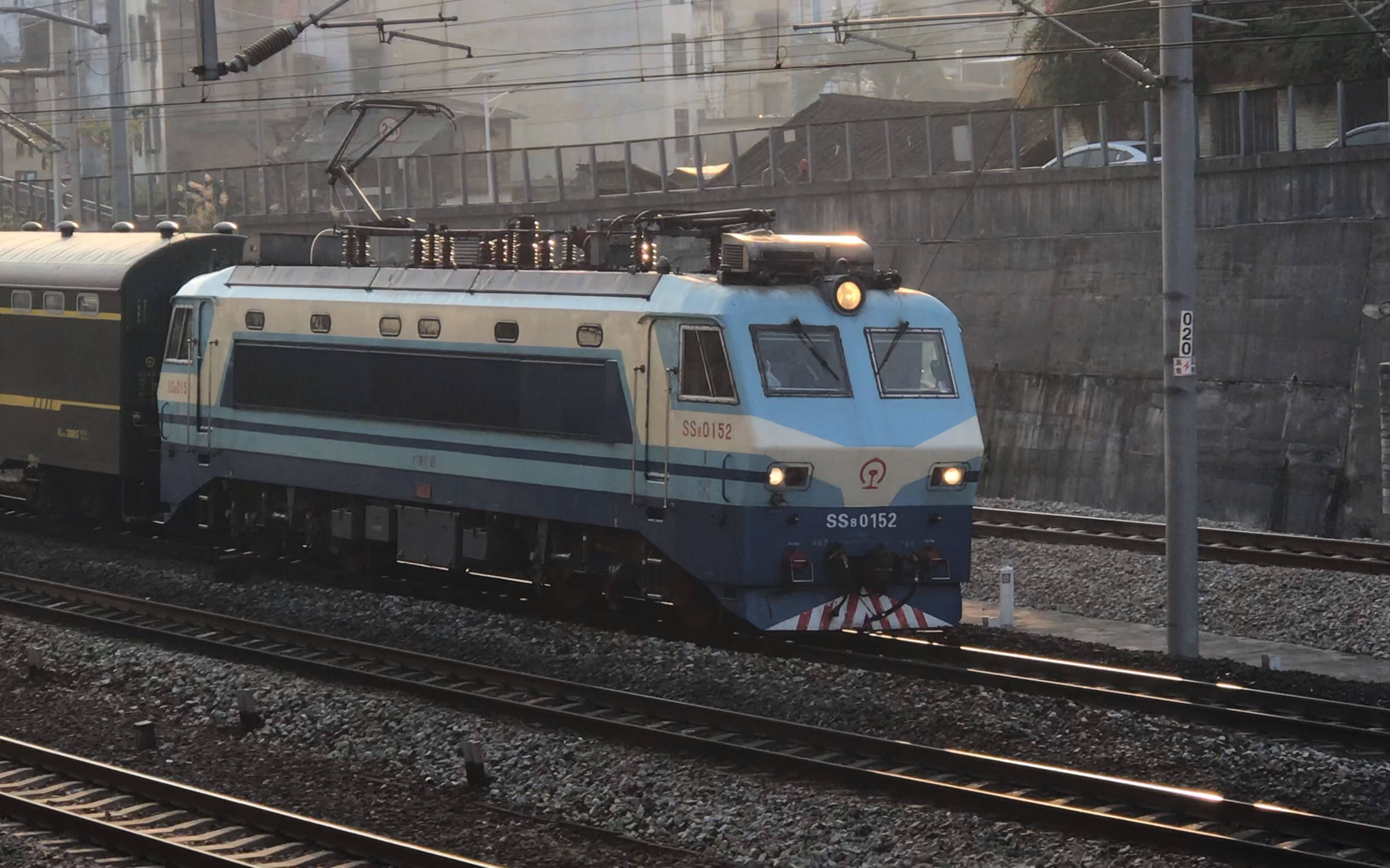 韶山8型电力机车出站撒沙进入弯道防止空转打滑