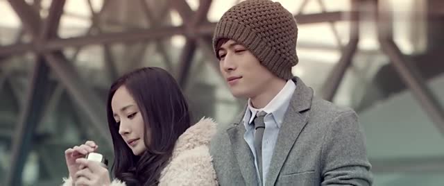 林萧和周崇光玻璃隧道游玩,崇光问道像不像死后灵魂