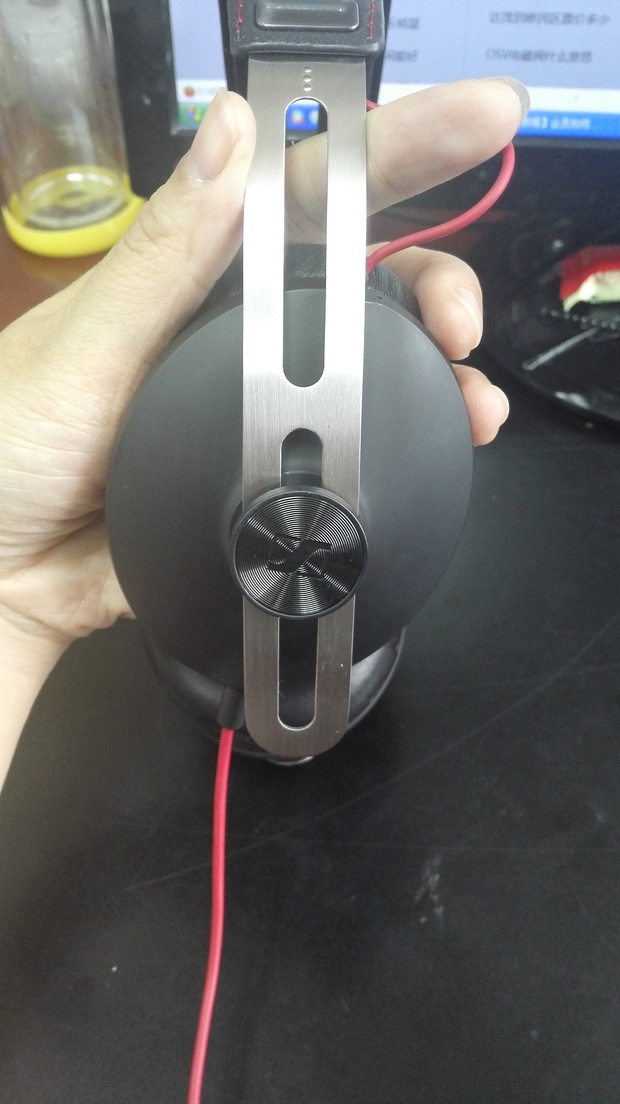 请大神帮忙鉴定真伪。森海塞尔大馒头上面没贴