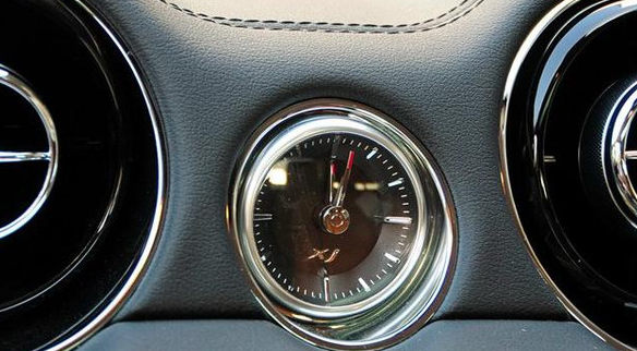 汽车工作台上带个表的汽车有哪些