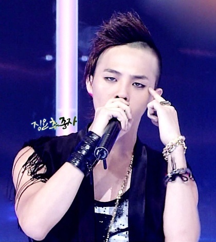 求权志龙的莫西干头型图片