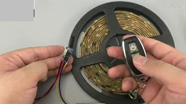 在7楼用 遥控器控制 汽车倒车入库.