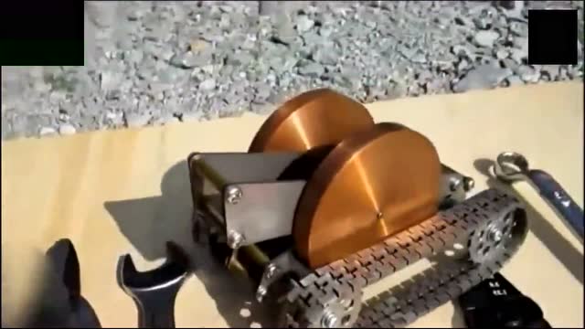 牛人自制机械动力的 小履带车,看的好带劲,再也不用买电池了!