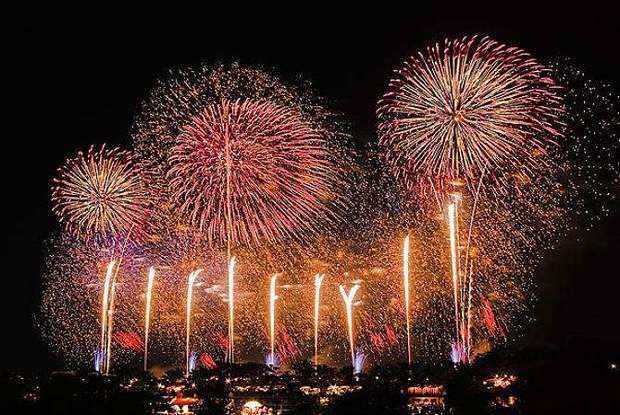 广西桂林两村村民互射烟花,到底所因何事?