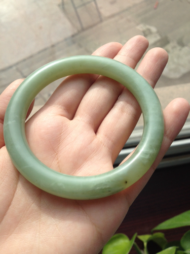 麻烦行家鉴定一下这个缅甸翡翠福镯,一对,20年