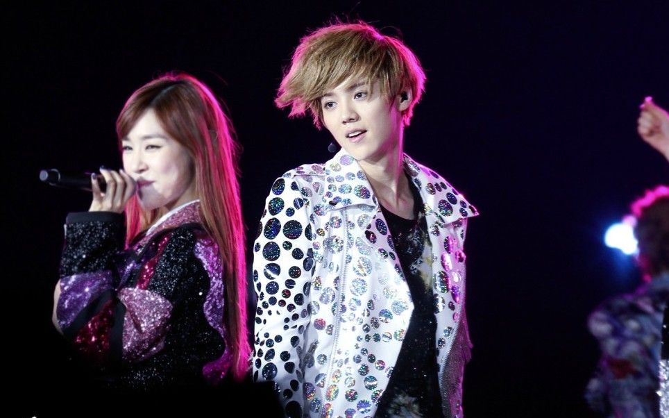 [图]【鹿晗】120922 DJ Got Us Falling In Love Again - SMTown In Jakarta 饭拍