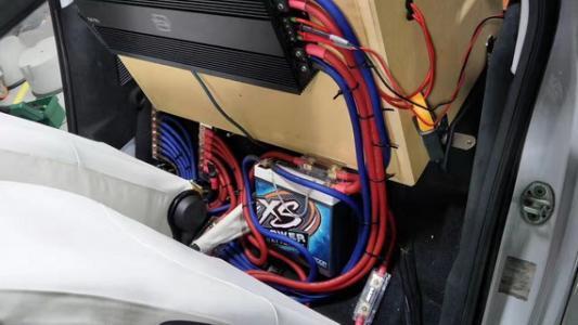 奔驰smart电瓶在哪里.  奔驰smart电瓶在哪里