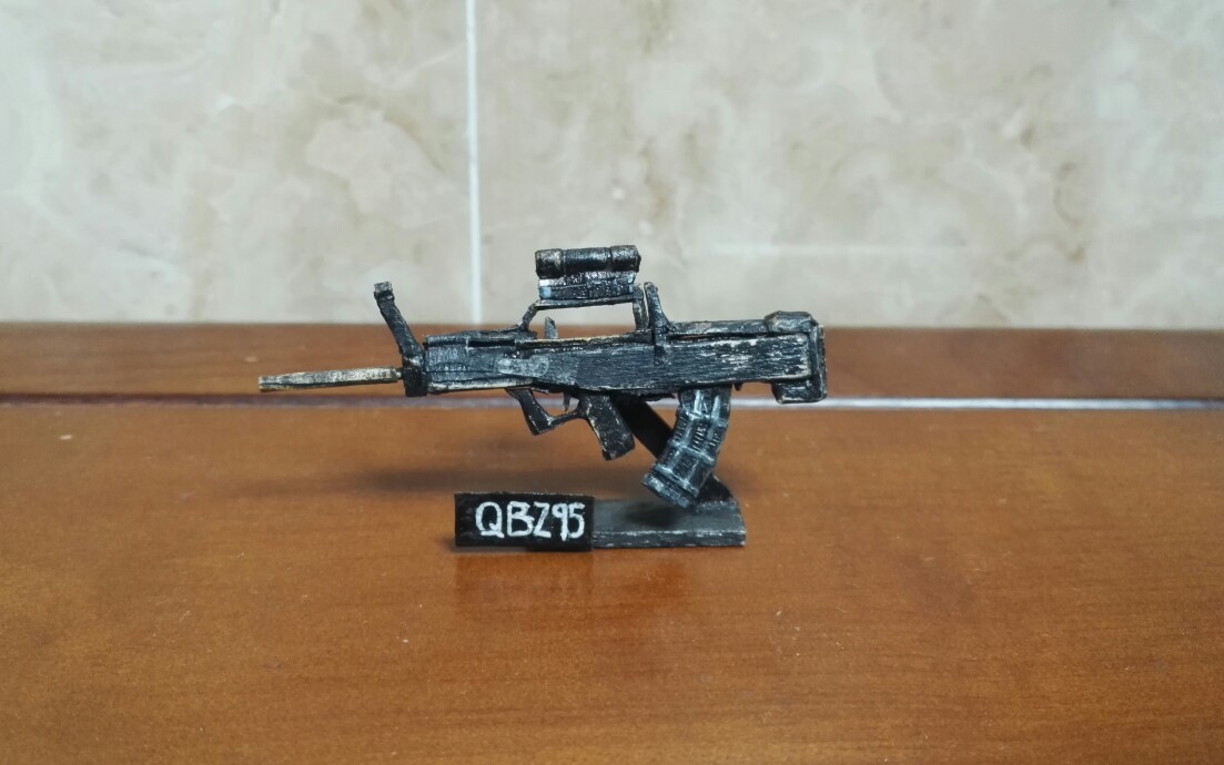 qbz95 95 式突击步枪 up做的第一把比较精细的枪(雪糕棒及其他材料
