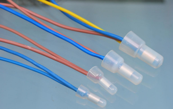 由于多股线易氧化,接头需要搪锡处理.