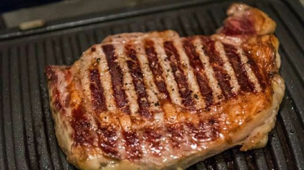 用微波炉烤牛排需要多长时间?